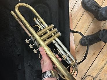 Nəfəs alətləri: Məhsul: Boru (truba) – tam komplekt Təsvir: - Klassik B♭ truba, mis — 2