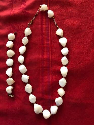 yuxuda sac rezini gormək: Tebii daşlardan dest — 1