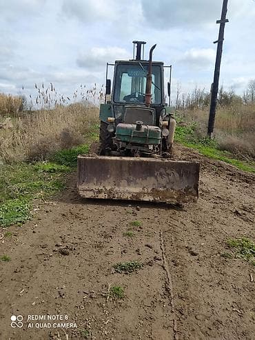 şüşə sexi: Universal ekskavator-yükləyici traktor - Ön hissədə geniş, ağır — 2