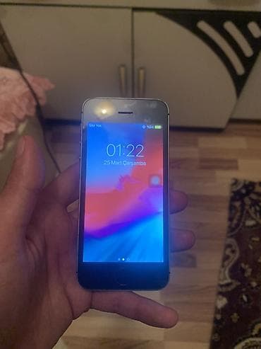 iphone 5s barter: IPhone 5s, 16 GB, Gümüşü, Barmaq izi — 1