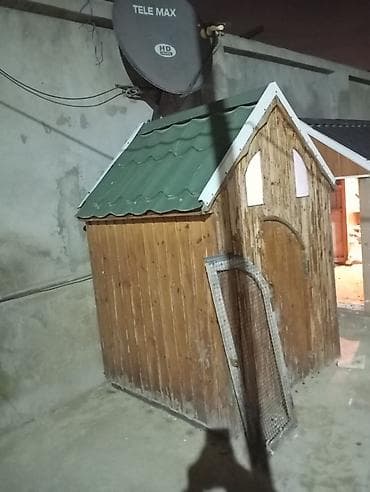 Taxta quşxana / toyuq evi - Material: bütöv taxta panellər, damı