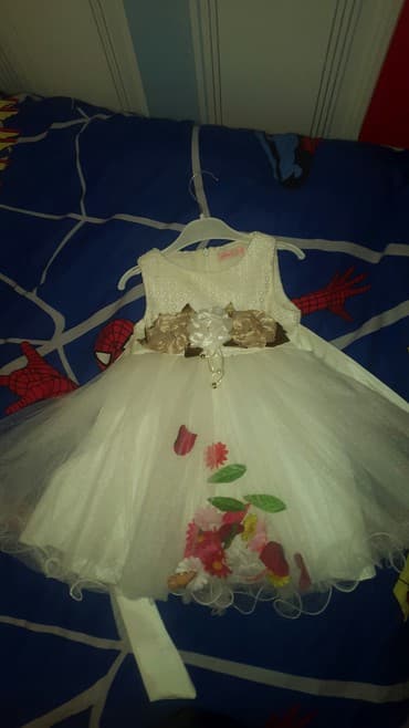 gəlincik: Kiçik qız üçün gəlincik platya.1 dəfə ad günündə geyinib.təzə qalıb — 3