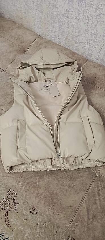 deri plaş: Qadınlar üçün kapüşonlu şişmə jilet - Rəng: açıq bej/kremlə - — 1