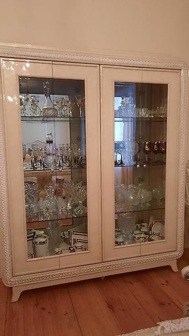 oyun oturacagi: Qonaq otağı üçün, Açılmayan, Dördbucaq masa, 8 stul — 3