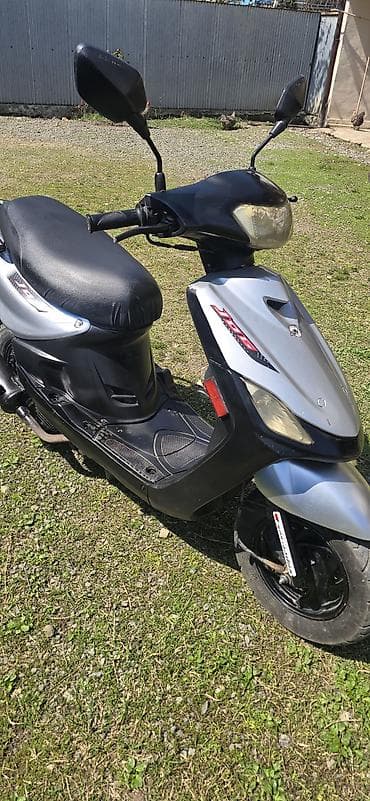 seat ibiza 2012 motor: Skuter – JOG - Rəng: gümüşü/qara - Kuzovda “JOG” loqolu yan panellər — 1