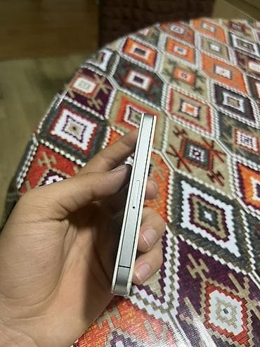 video kamera: IPhone 4S, Белый — 2