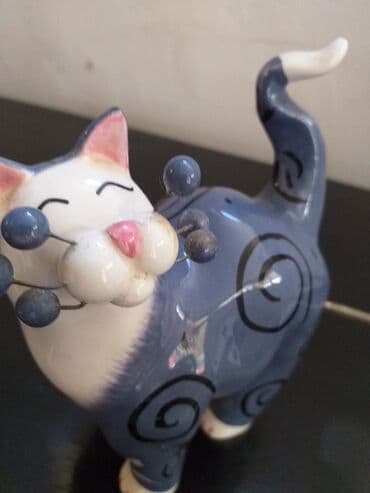 qiz polis sekilleri: Heykəlciklər — 3