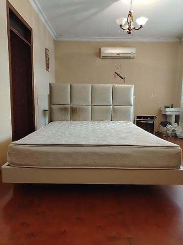 Taxt matrasi ile birlikde satilir. Basindaki sari leke silirsen gedir