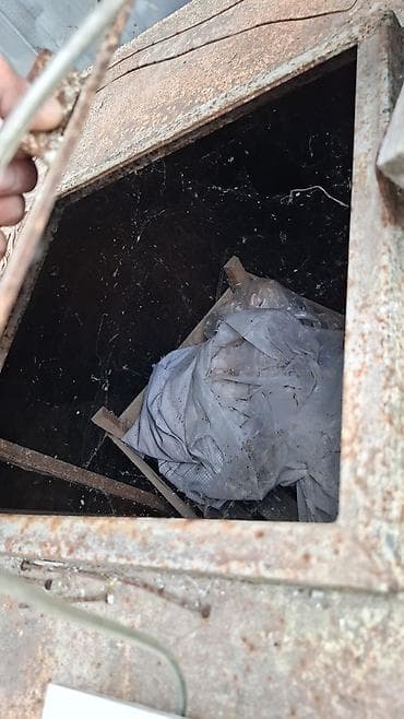 bağ üçün: Metal konstruksiyalı, düzbucaqlı formalı çən. Üst hissəsində — 4
