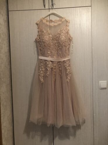 Zərif kokteyl/gecə geyimi – açıq şaftalı/bej rəngində. - Model