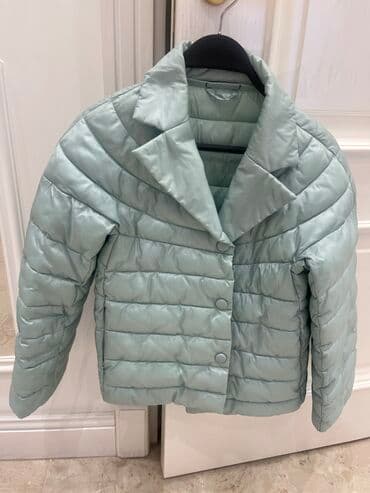 gödəkçələr: Oriqinal Sisley Razmer: S/M Oversize Renq: Myata Qiymet: 80azn 205 azn — 1