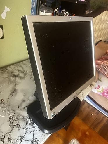 hp manitor: HP L1740 LCD Monitor - Ekran: 17 düym, kvadrat (5:4) format - Panel — 3