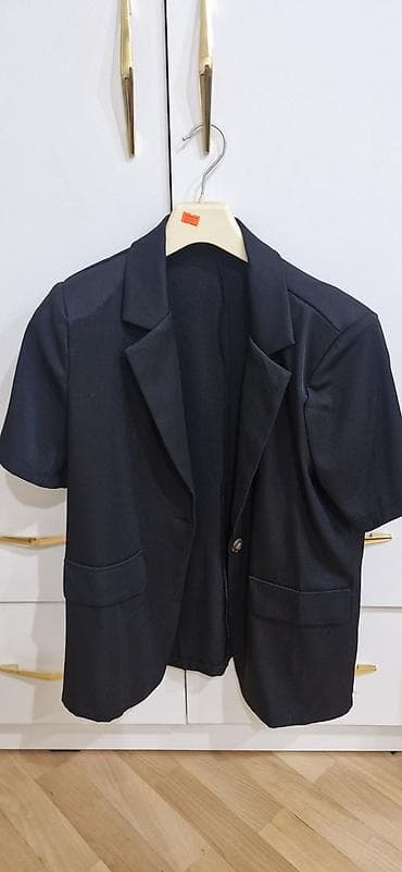 klassik geyim: Qısaqollu qara bleizer - Klassik dizayn: yivli yaxalıq, bir düyməli — 1