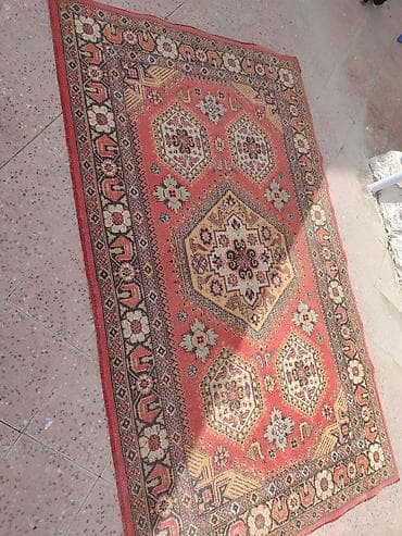 xalca uzlukləri: Qırmızı əsaslı, Şərq motivli xalça - Ölçü: təxminən 1,40 m × 2,30 m — 4