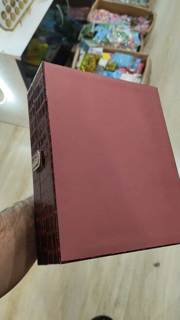 məktəb partası: 6 ededli dəri saat.qâblari 35 AZN.qehveyi dördbucaqli 50 azn. 10 — 2