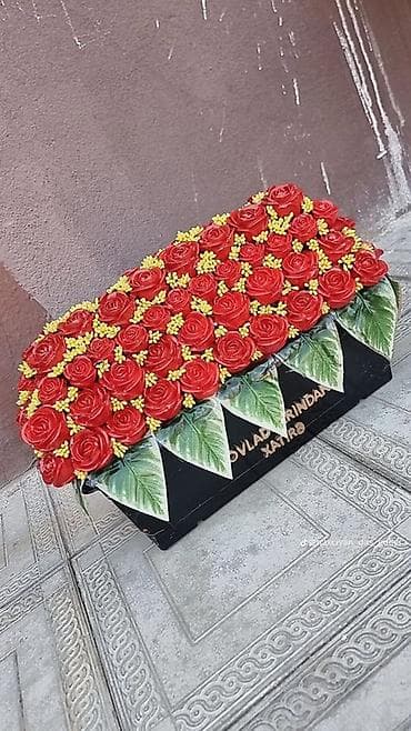 cekmeceli plastik sandıqlar: Məzarüstü dekorativ daş güllər 
Ağ və qara dibçəkdə — 4