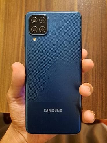 Salam 2 side satilir biri Samsung A12 Biri Realme C21Y Ikiside ideal — 2
