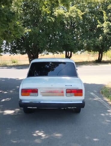 запчасти на фольксваген гольф 2: VAZ 2107, ağ rəngdə sedan Xüsusiyyətlər: - Kuzov: 4 qapılı sedan, ağ — 3