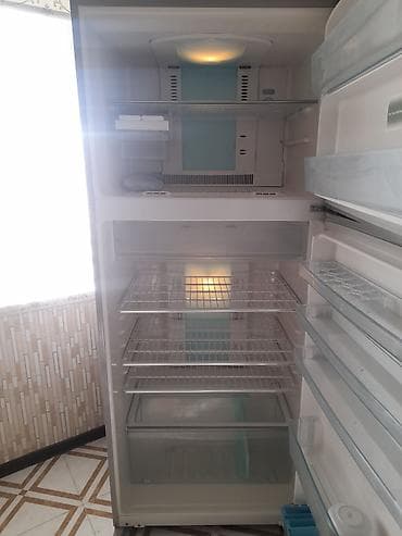 sharp soyuducu servis: İşlənmiş 2 qapılı Toshiba Soyuducu Satılır, rəng - Qara, Təkərli — 8