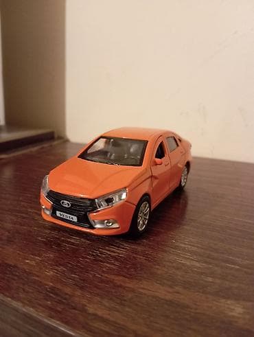 xrustal vazalar: LADA Vesta miniatür model avtomobil (oyuncaq/kolleksiya)Sedan - — 1
