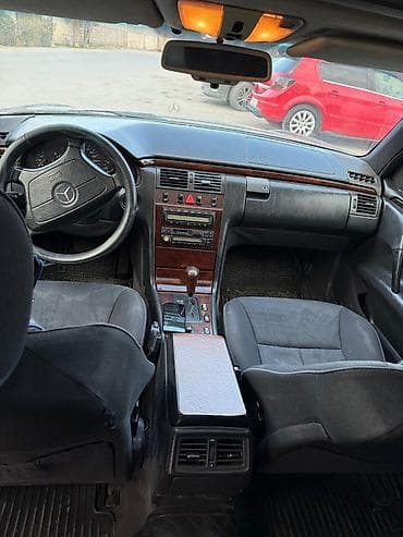 07 tekerleri: Mercedes-Benz E-Class: 2.3 l | 1997 il Sedan — 5
