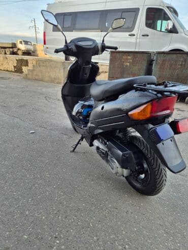 suret panel: Şəhər içi sürüş üçün praktik skuter - Rəng: qara - Kuzov tipi: skuter — 4