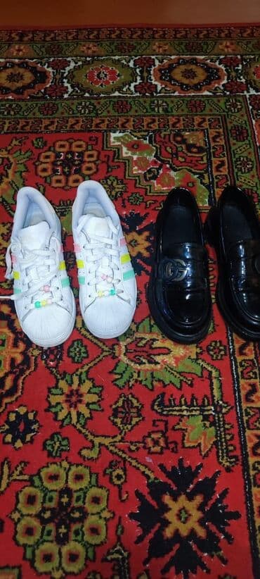 mişqa şekilleri: Uşaq ayaqqabıları dəsti - Ağ rəngli idman ayaqqabısı (Adidas loqo və — 2