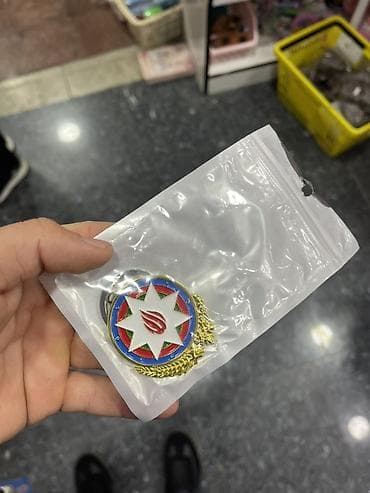 Toy paltarları və aksesuarları: Metaldan hazırlanmış asılqan/brelok dəsti - Modellər: - Azərbaycan — 1