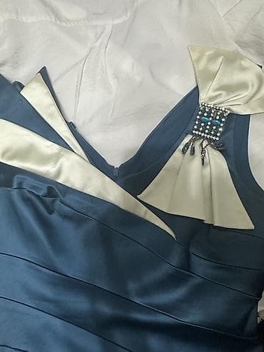 flo memar ecemi: Zərif ziyafət donu - Rəng: dəniz mavisi, krem ağ detallarla - Parça — 3