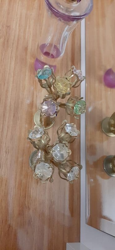 ваза под фрукты: Qızılı rəngdə, dekorativ güllərdən ibarət iki ədəd bəzək əşyası. Hər — 3