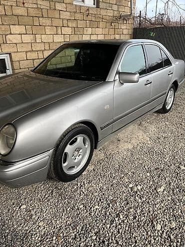 opel vectra b: Mercedes-Benz E 240: 2.4 l | 1997 il Sedan — 3