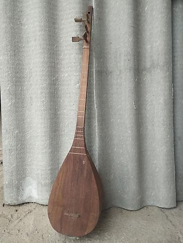 Saz – 3 mizrablı, uzun qol, armud formalı korpusa malik xalq çalğı lalafo.az -da Saz – 3 mizrablı, uzun qol, armud formalı korpusa malik xalq çalğı