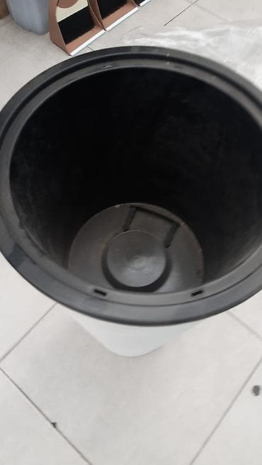 Dekorativ hündür çiçək qabı (ağ) - Material: yüngül və davamlı