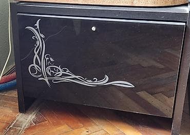 Tumbalar: Qara şüşə önlü tək çekmeceli tumbə İki ed var - Material: MDF/karkas — 2