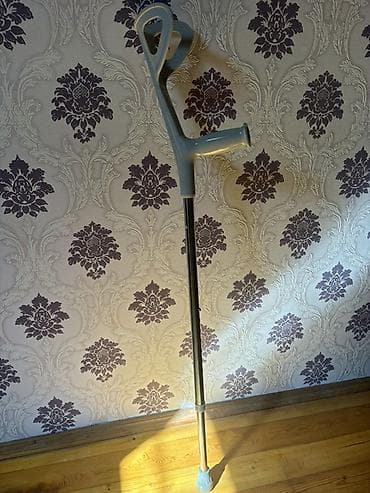 yerimek ucun celik: Tənzimlənən dirsəkaltı qoltuqaltı, gəzinti zamanı dəstək və stabillik — 4