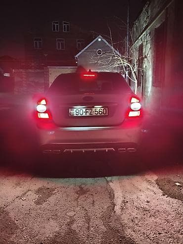 kia optima 2015: Ford Focus sedan – gümüşü rəng, benzinli. Avtomatik ötürücü, ön — 4