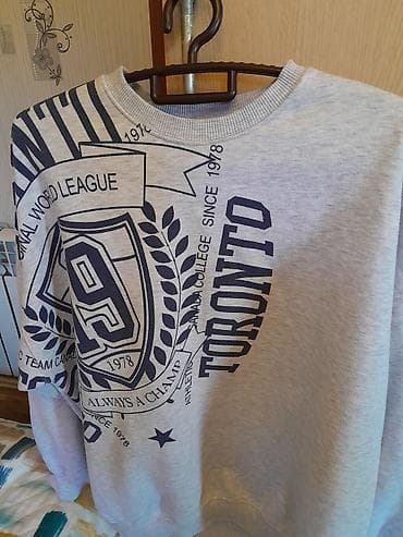 geyim kisi: Bershka sweatşört - Rəng: açıq boz (melanj) - Model: ön hissədə iri — 2