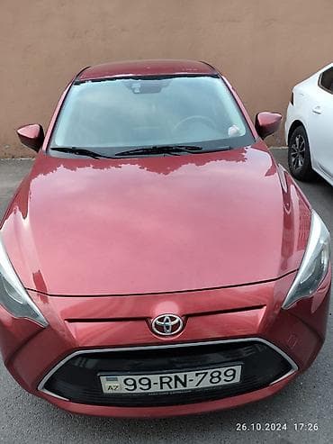 Toyota Yaris: 1.6 l | 2016 il Sedan