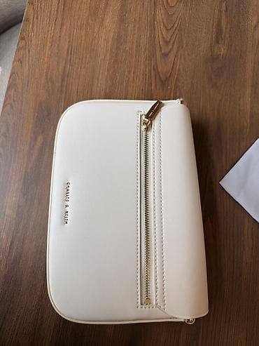 cantalar: Charles & Keith markalı qadın çantası Zərif açıq bej rəngində — 2