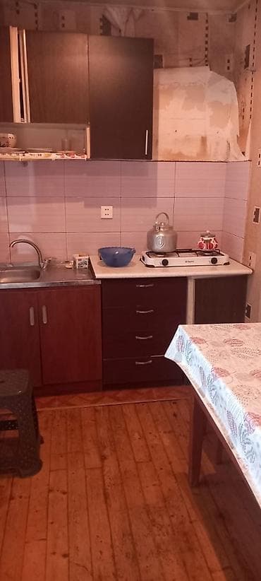 Kirayə otaqlar: - Plan: 1 otaq + mətbəx - Yataq yerləri: 3 ədəd tək çarpayı (mətbəx və — 4