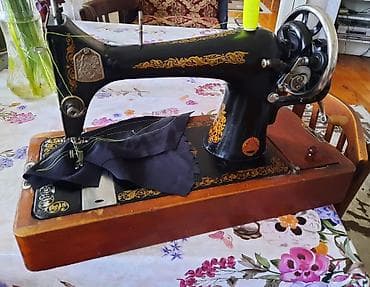 Mexanik tikiş maşını – əl çevirməli, dekorativ naxışlı korpus və taxta