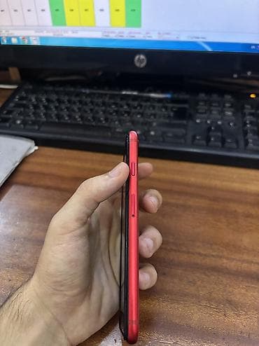 apple watch 1: IPhone 8, 256 GB, Qırmızı, Barmaq izi — 5