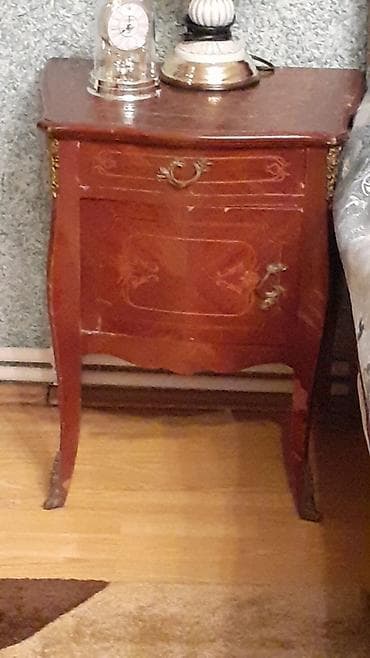 daraq desti: Klassik üslubda massiv ağacdan hazırlanmış mebel dəsti. Tərkibi: - 4 — 4