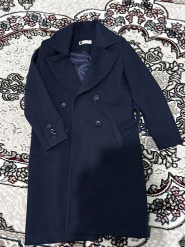 qadın ucun yay koynəkləri: Qadınlar üçün tünd göy rəngli palto - Klassik ikiqat düyməli — 1