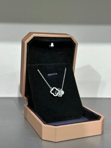 qadınlar üçün strazlı papaqlar: Zərif qadın boyunbağıları – müxtəlif dizayn seçimləri - Model 1 — 2