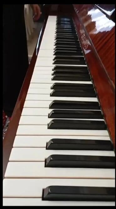BELARUS PİYANİNO TEP TEZEDİR ALINIB BİR İKİ DEFE İŞLENİB EVDƏ. İLİ