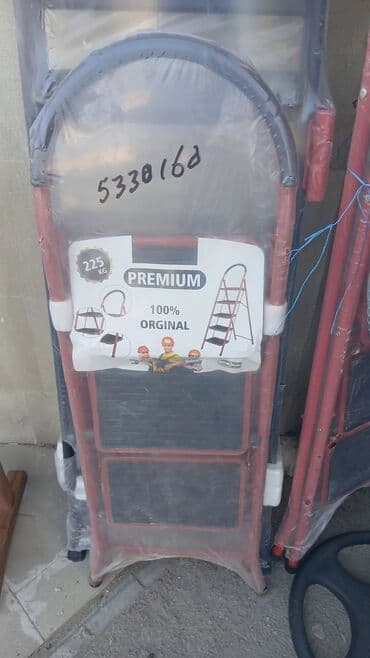 pilləkanlar: Bu, müxtəlif məqsədlər üçün uyğun olan qatlanan pilləli nərdivandır — 10