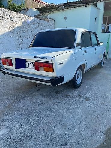 Nəqliyyat: LADA 2107, ağ sedan Texniki xüsusiyyətlər: - Kuzov: 4 qapılı sedan — 6