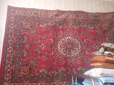 Qırmızı əsaslı klassik naxışlı xalça - Zəngin qırmızı fon üzərində