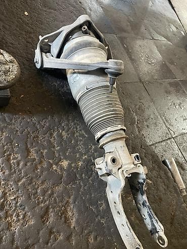 kia rio diffuser: Tuareq amartizatorlari 2 eded. Yaxsi veziyyetde . Buraxan yeri — 1
